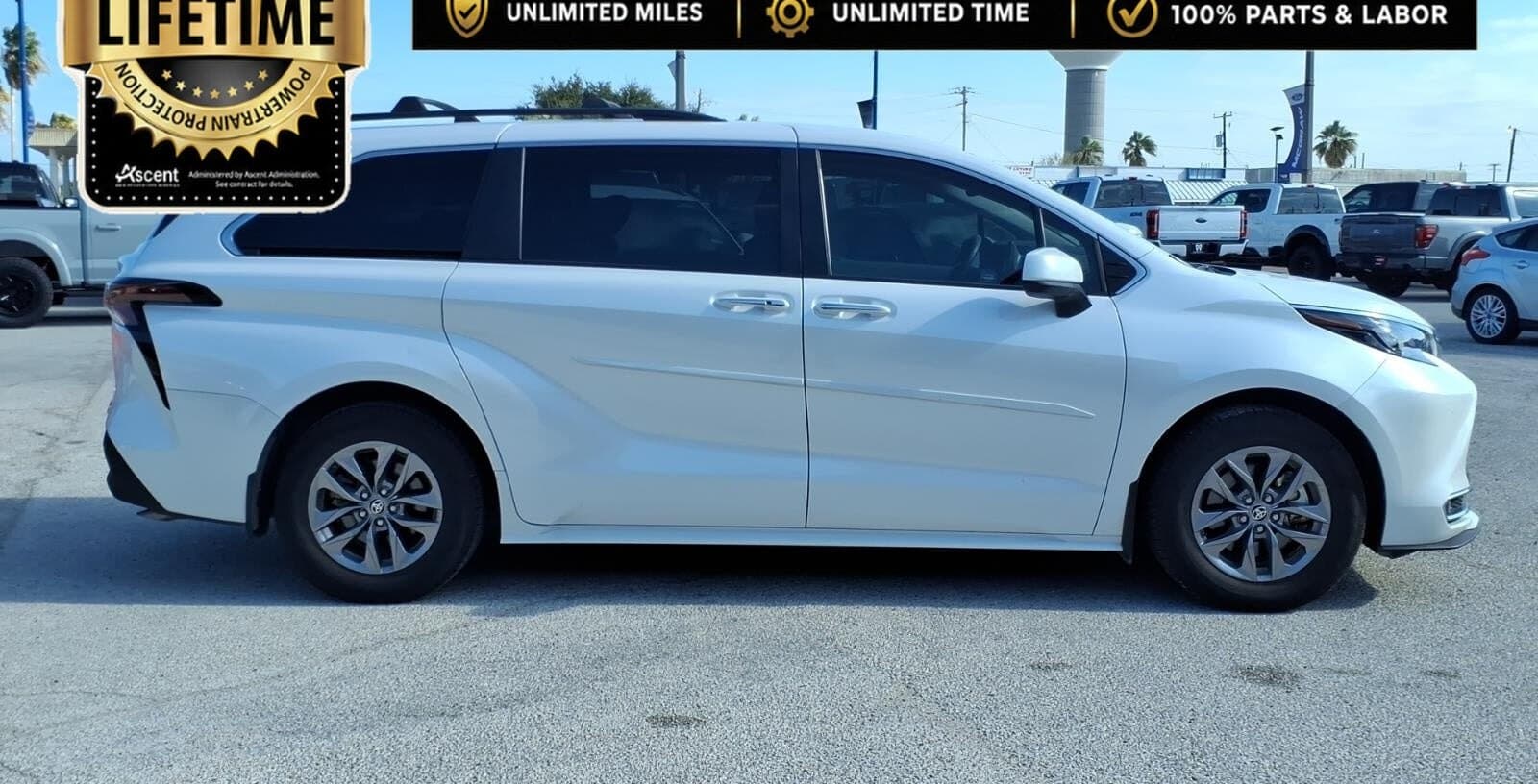 2024 Toyota Sienna XLE thumbnail 4