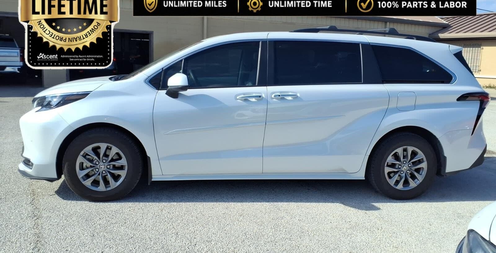 2024 Toyota Sienna XLE thumbnail 8