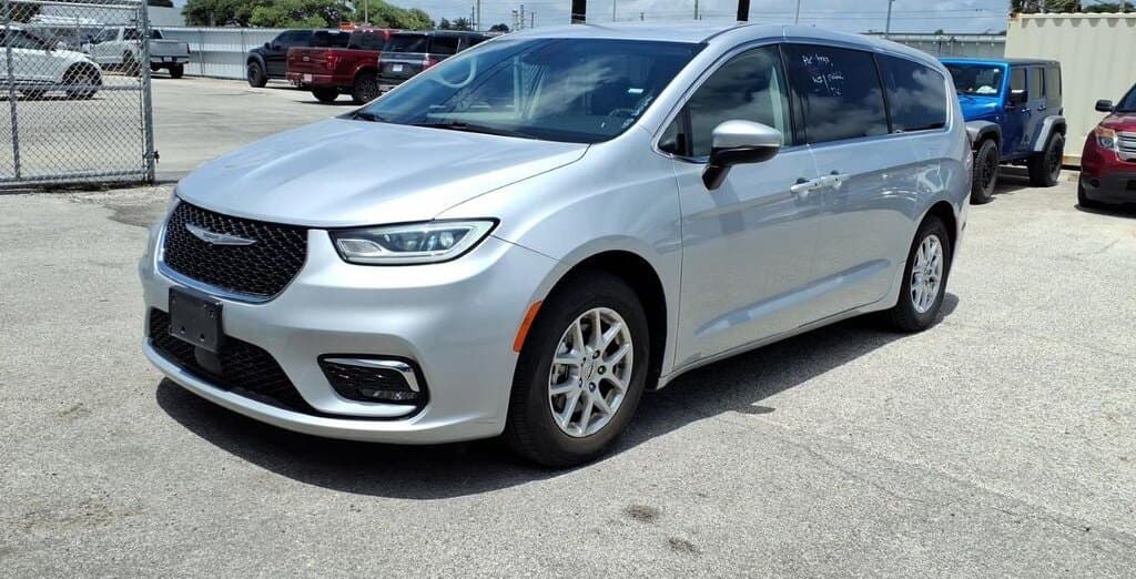 2023 Chrysler Pacifica Touring L